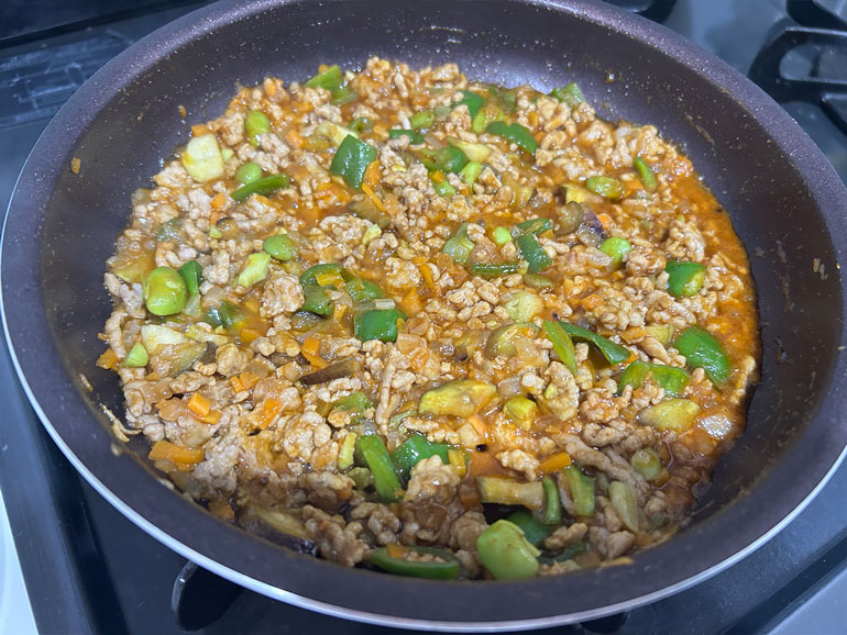 簡単!時短!枝豆たっぷり!夏野菜キーマカレー&チーズナン|伊彌彦ちゃまめ