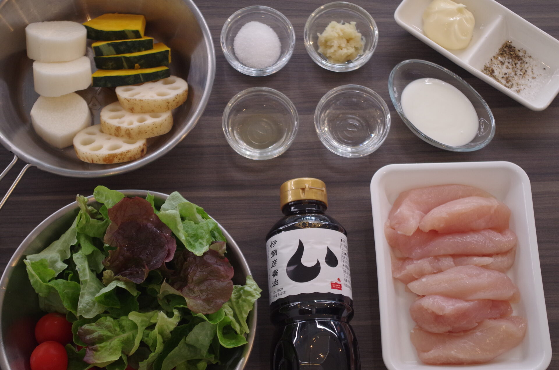 鶏肉の竜田揚げと野菜の彩り|伊彌彦醤油