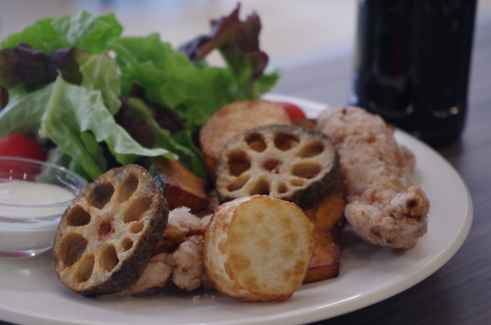 鶏肉の竜田揚げと野菜の彩り|伊彌彦醤油