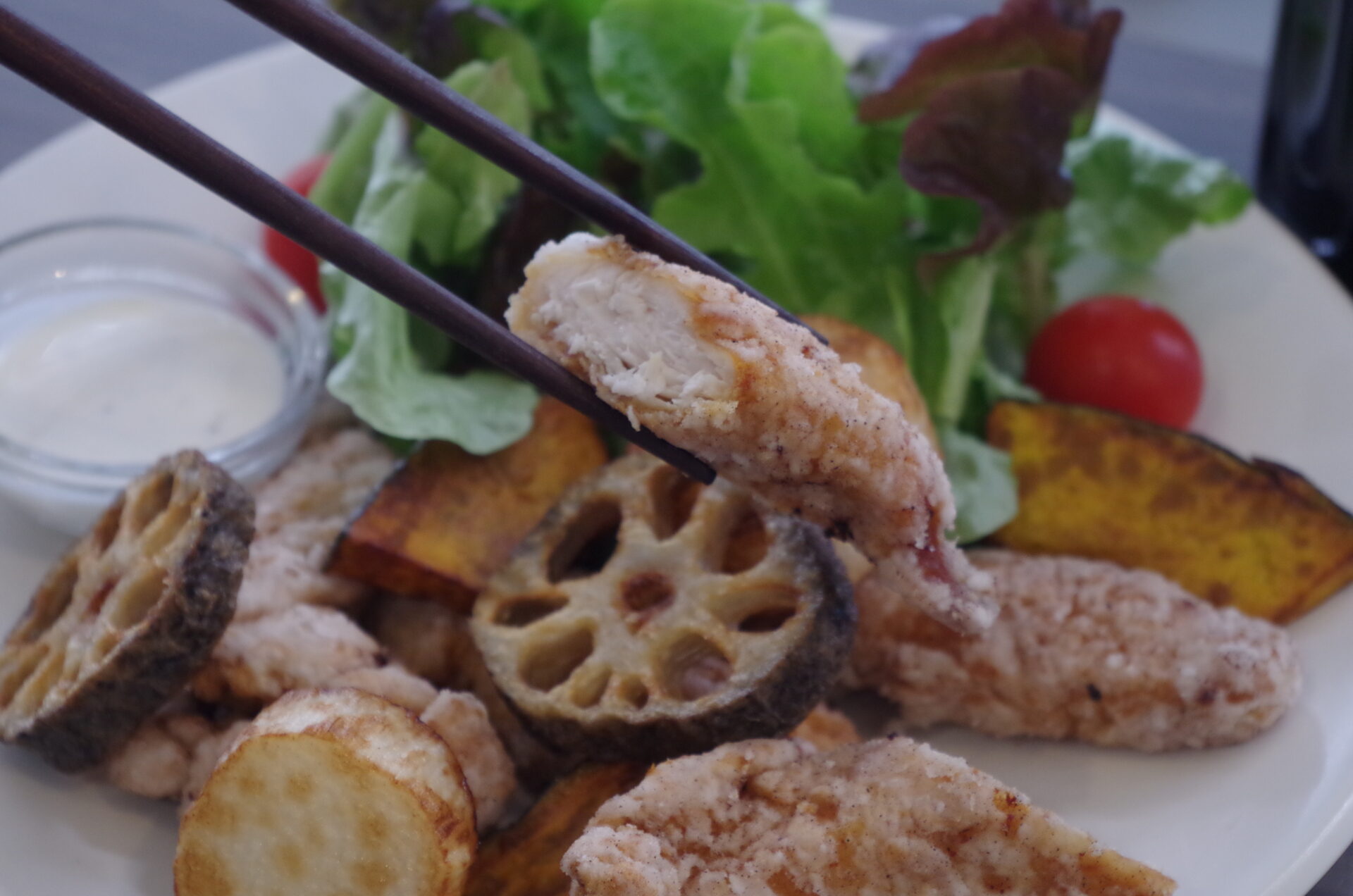 鶏肉の竜田揚げと野菜の彩り|伊彌彦醤油
